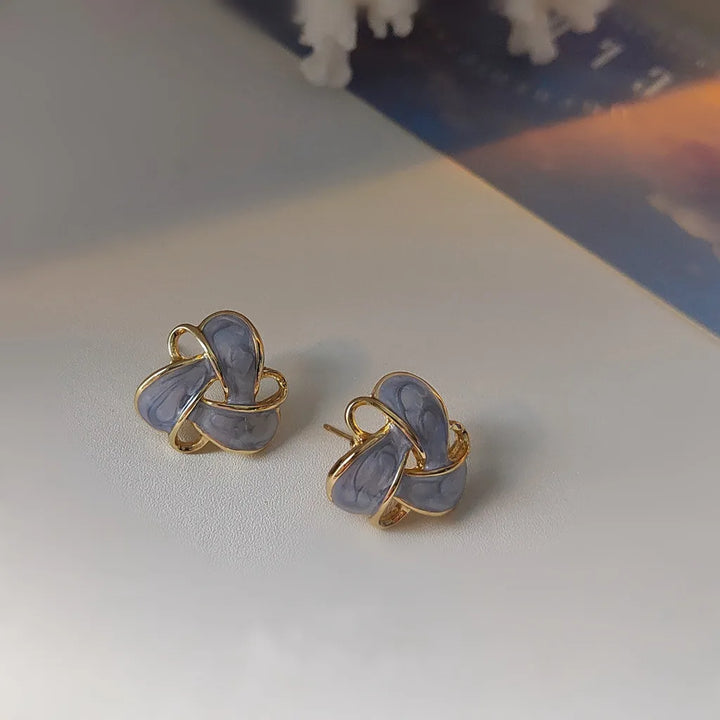 Brincos de Pressão Vintage com Flor Vazada em Esmalte Roxo