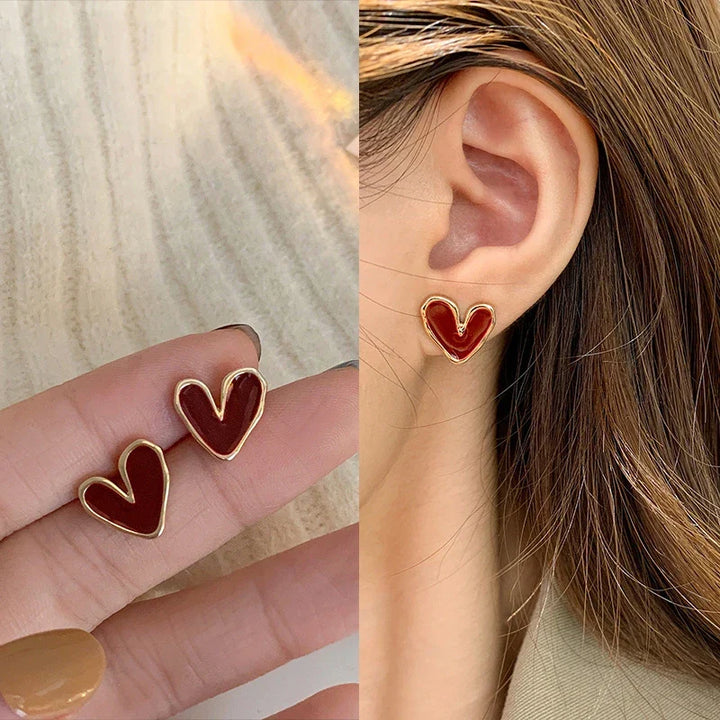 Brincos de Pressão Elegantes em Esmalte com Coração Vinho