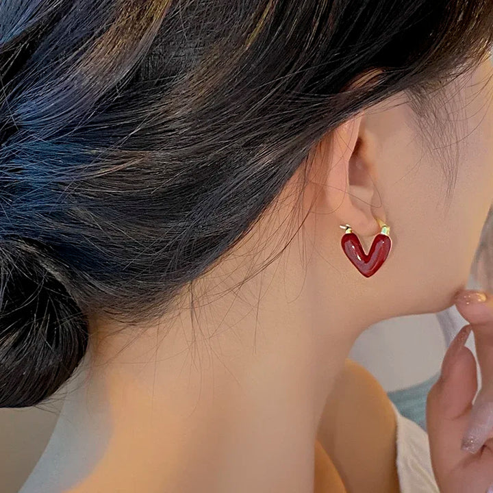 Brincos Românticos com Coração de Esmalte Vermelho