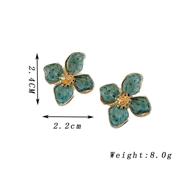 Brincos de Pressão Elegantes com Pétalas em Esmalte Verde-Claro