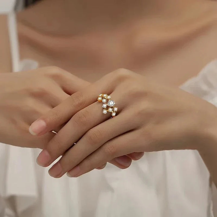 Anel Dourado Irregular com Cristais