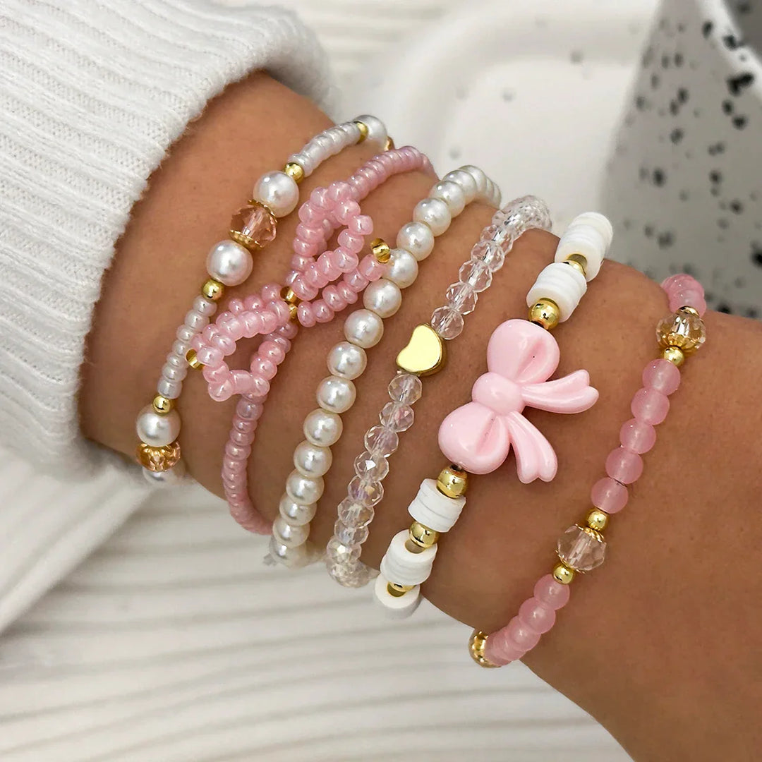 Conjunto de Pulseiras de Pérolas com Laço Amor