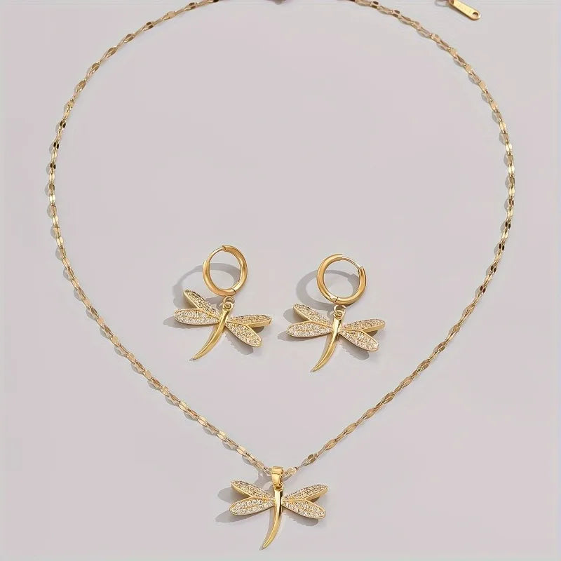 Colar Dourado com Libélula e Brincos Grátis