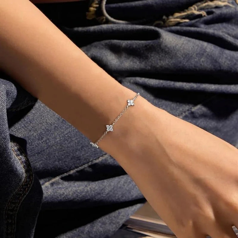 Pulseira com Borboleta e Cristais