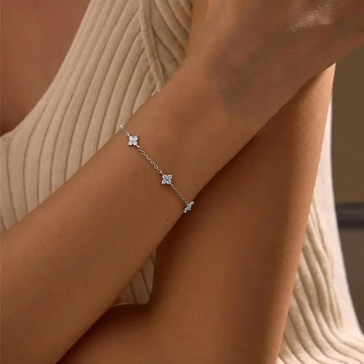 Pulseira com Borboleta e Cristais
