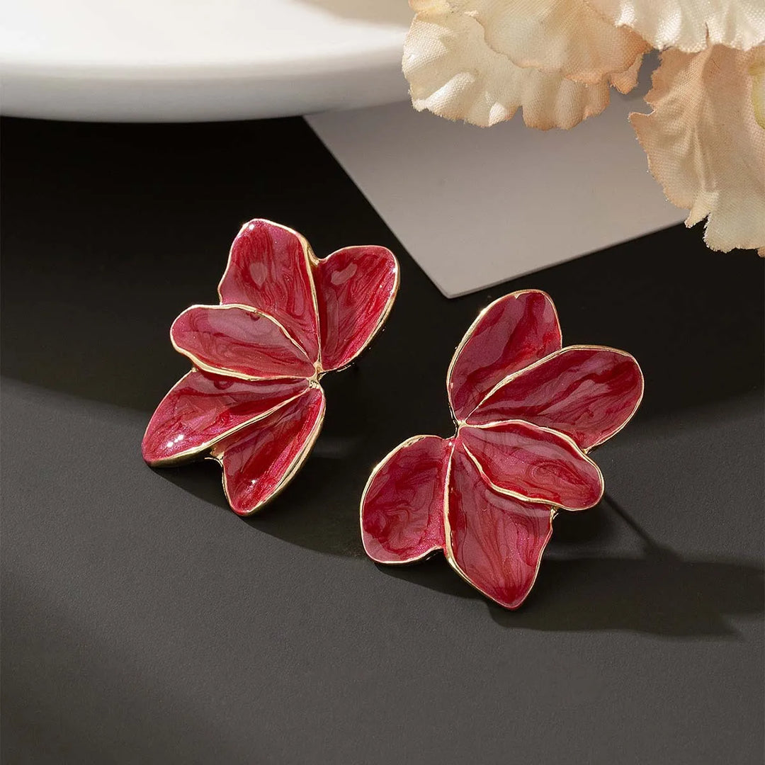 Brincos Pendentes Elegantes com Pétalas de Esmalte Vermelho
