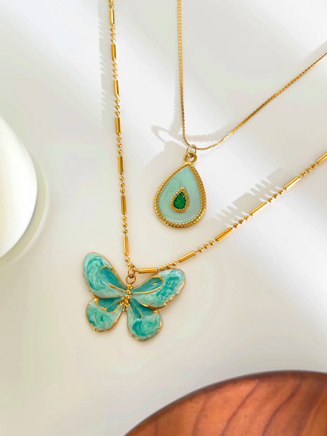 Conjunto Fofo de Colar com Borboleta Azul e Gota