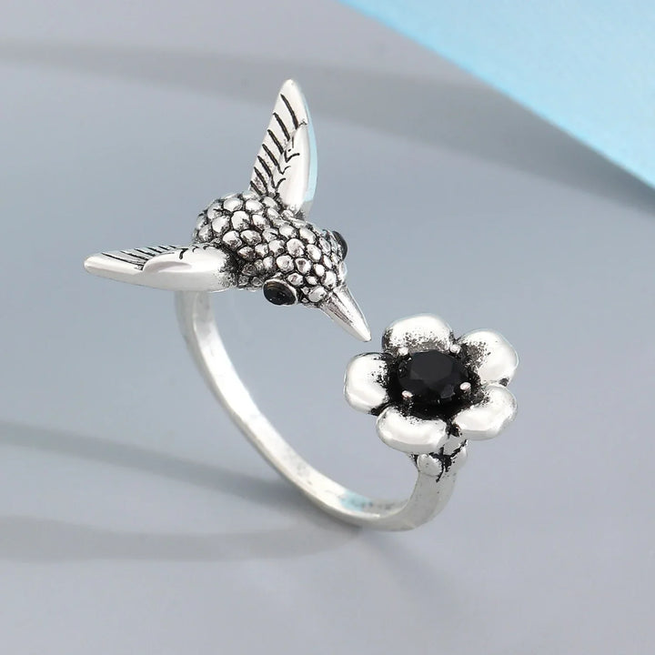 Anel Aberto Ajustável de Senhora com Colibri e Flor