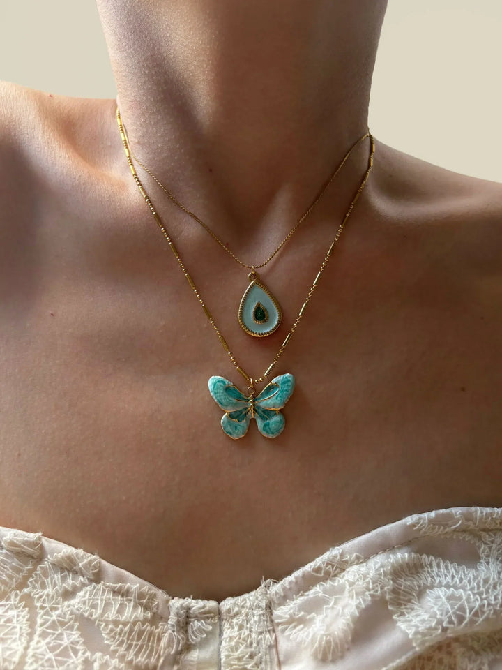 Conjunto Fofo de Colar com Borboleta Azul e Gota