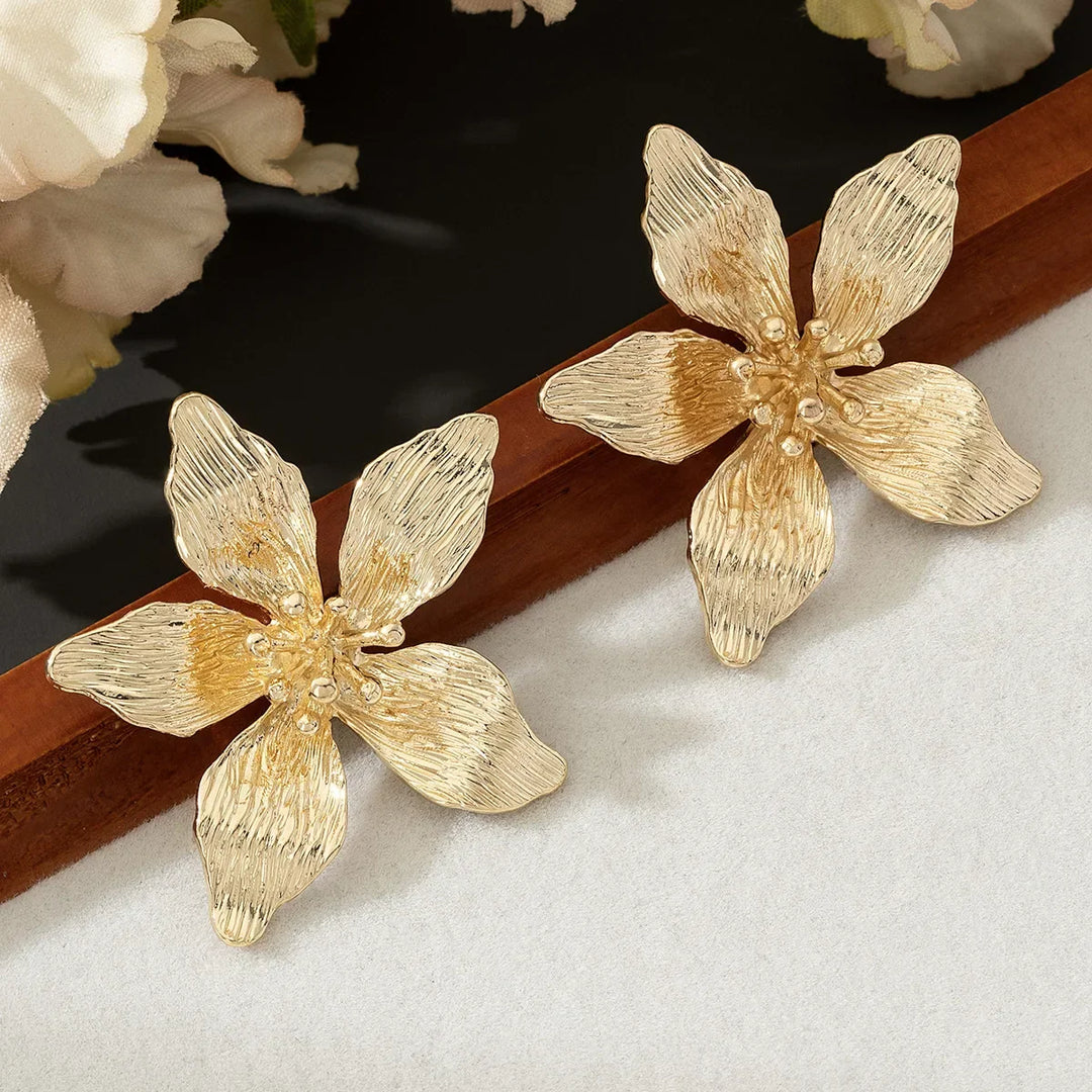 Brincos de Pressão Marcantes de Verão em Esmalte com Flor