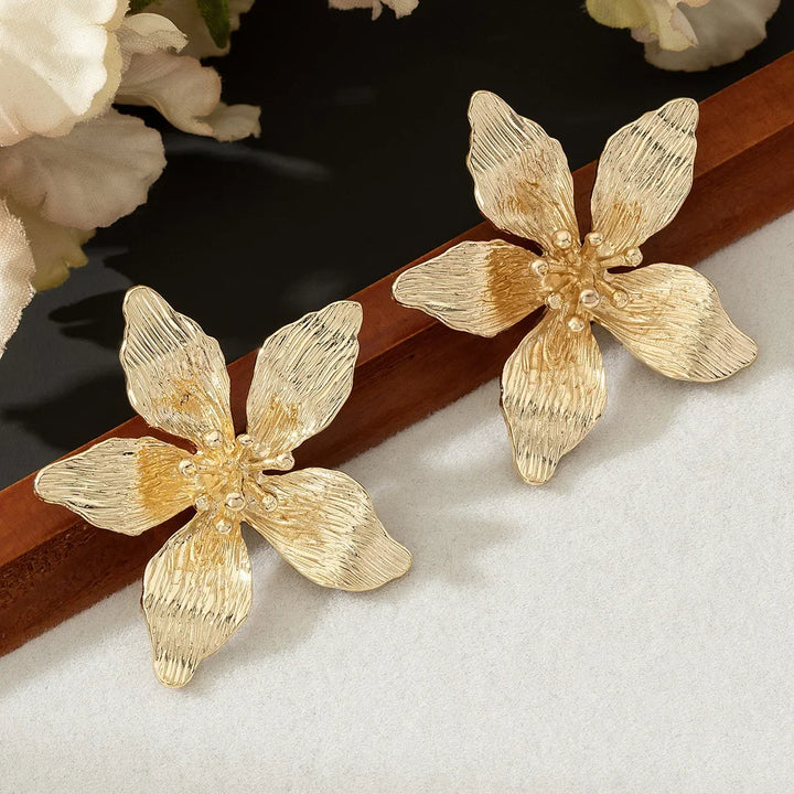 Brincos de Pressão Marcantes de Verão em Esmalte com Flor