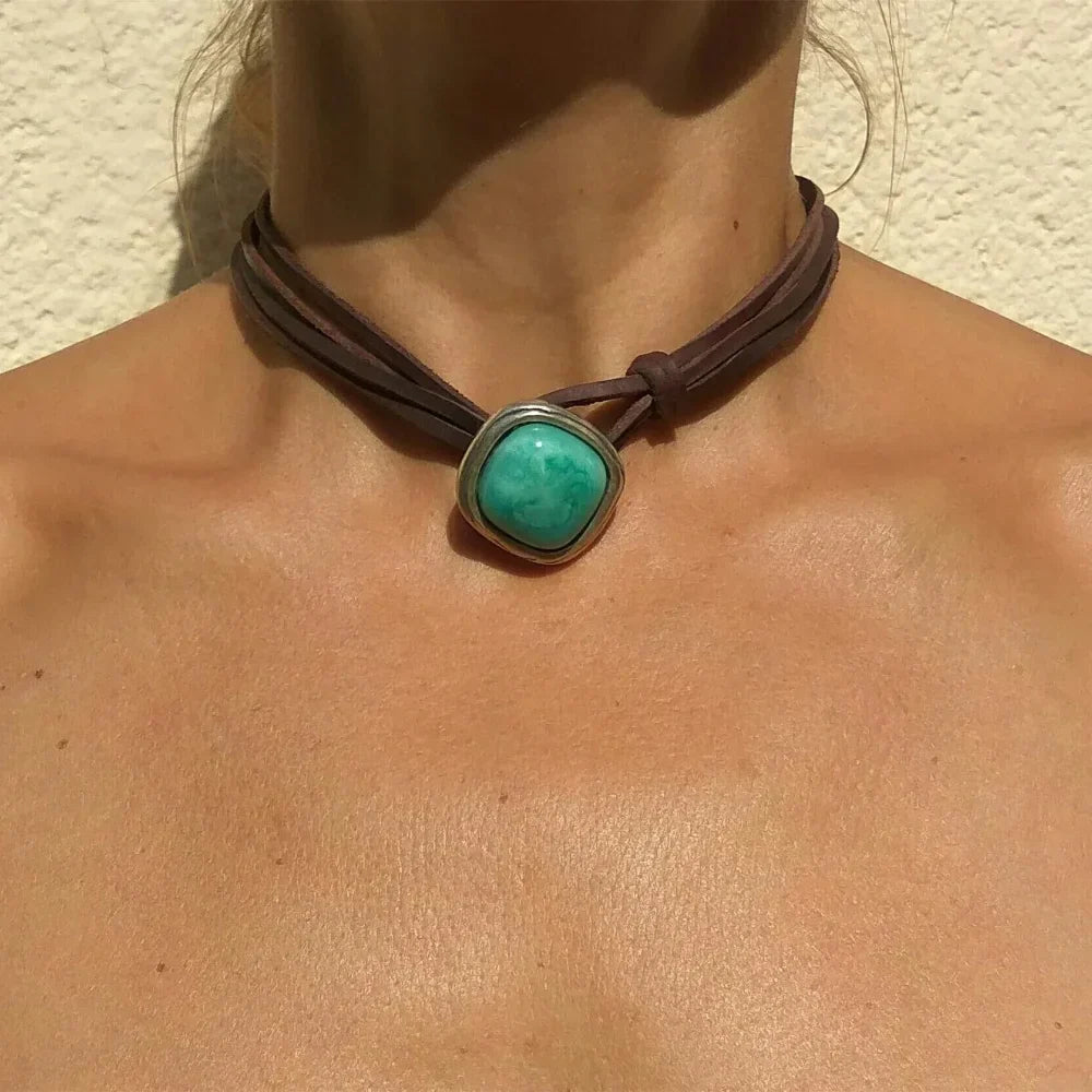 Colar Boémio Vintage com Pendente de Turquesa
