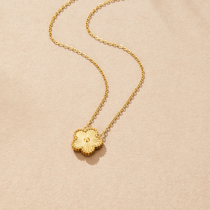 Colar Dourado da Sorte