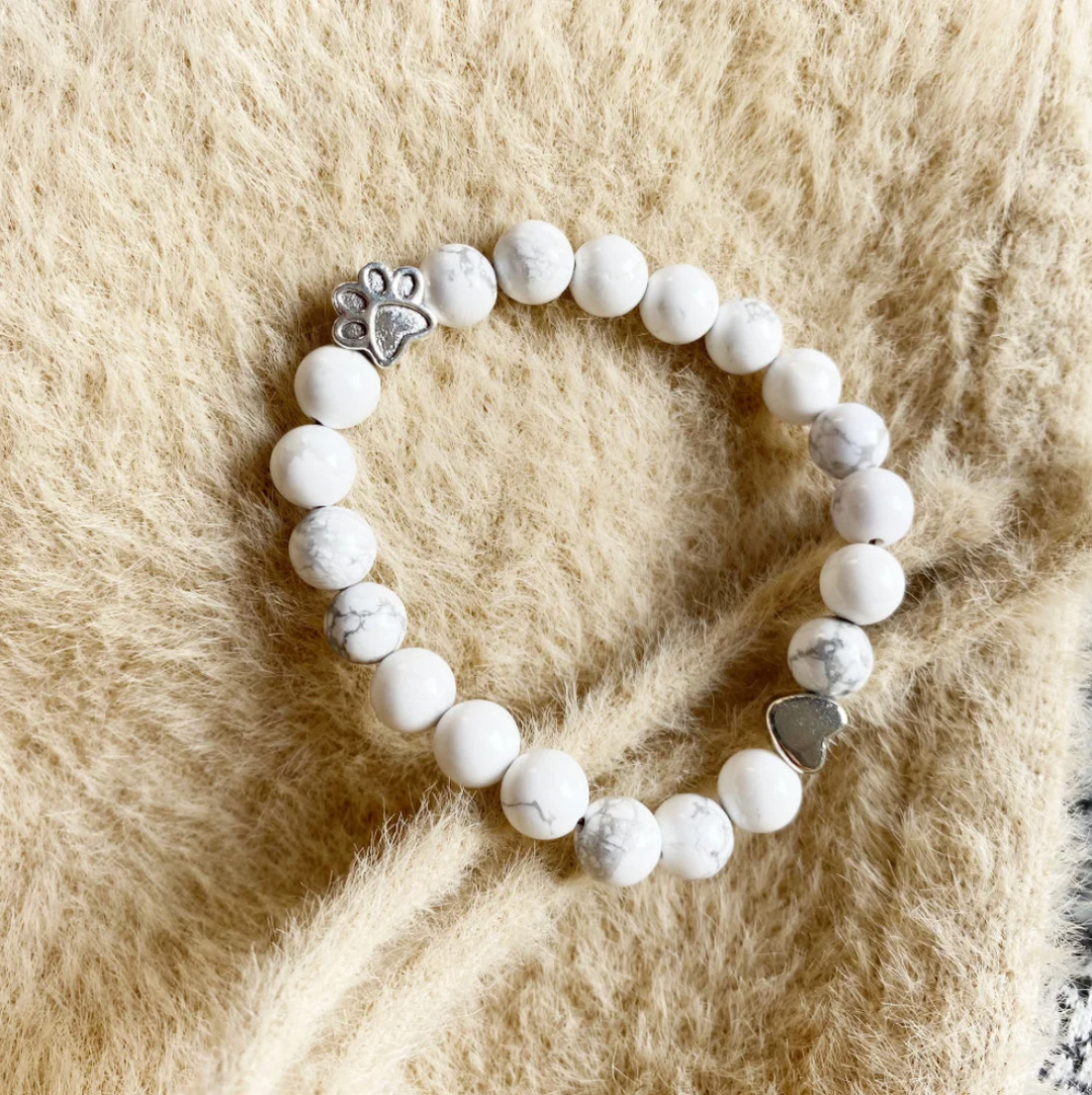 Pulseira Feita à Mão de Pedras Preciosas Naturais com Pendente de Pata e Coração