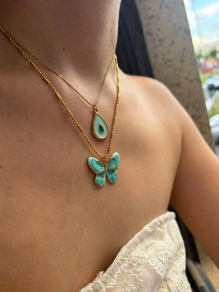 Conjunto Fofo de Colar com Borboleta Azul e Gota