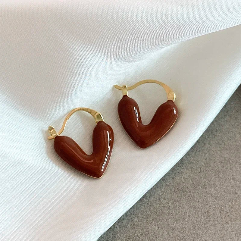 Brincos Românticos com Coração de Esmalte Vermelho