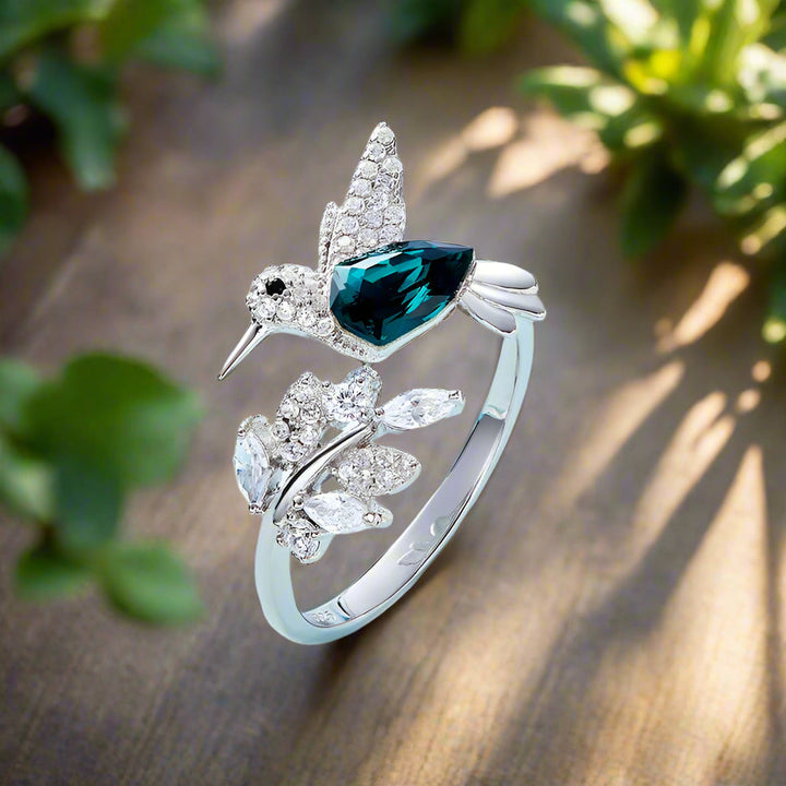 Anel Ajustável Brilhante com Colibri e Pedrinhas