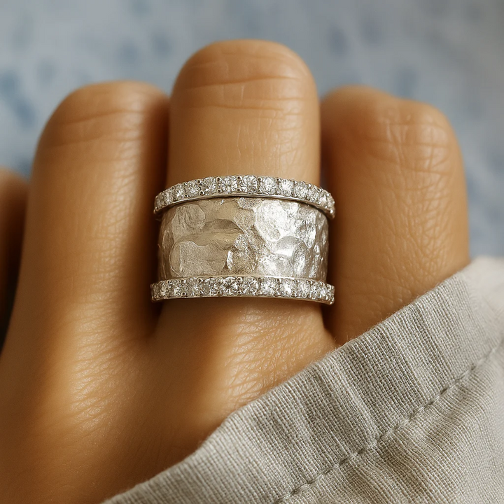 ANEL VINTAGE BANHADO A PRATA COM ZIRCÓNIAS