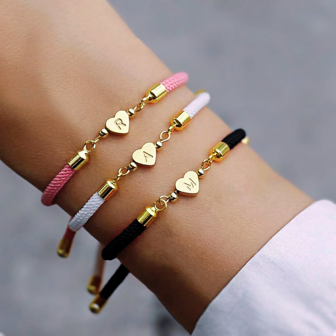 Pulseiras Ajustáveis com Coração e Inicial