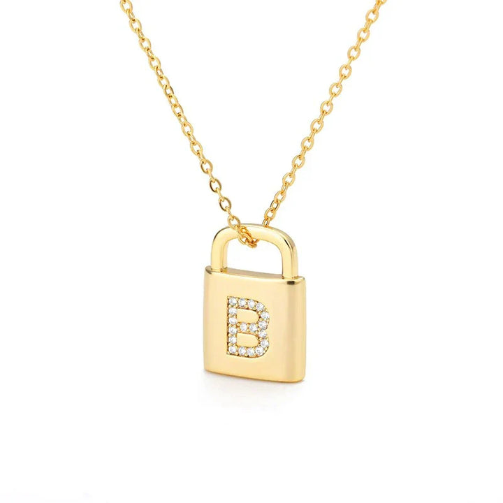 Colar Dourado com Pendente de Cadeado e Inicial