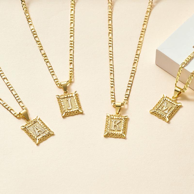Colar com Letra Quadrada, Banhado a Ouro 18K