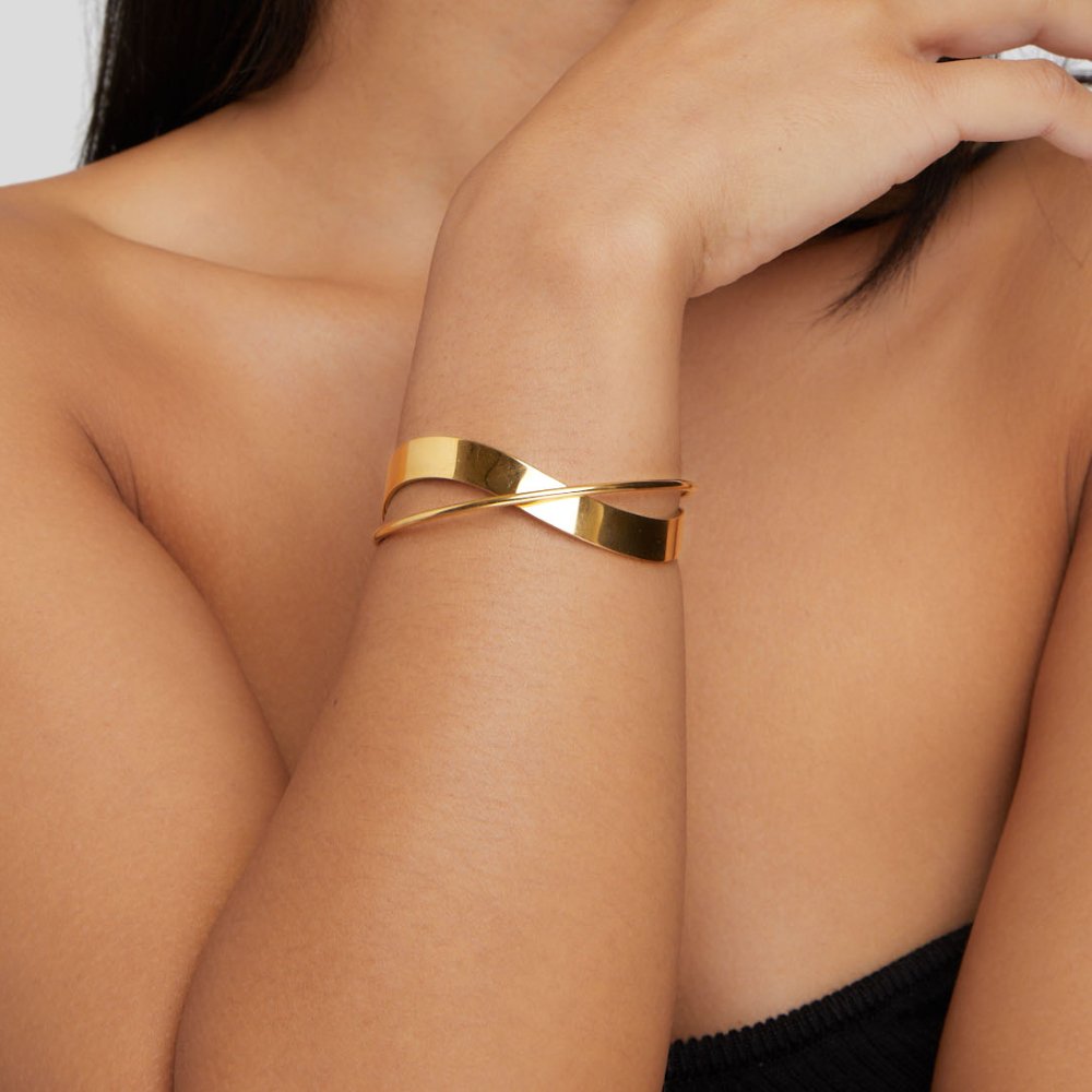 Bracelete Rígida Dourada Única Eve