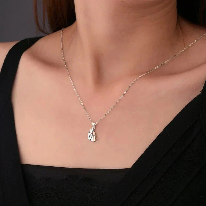 Colar com Pendente Abraço e Brincos Grátis – Oferta Limitada