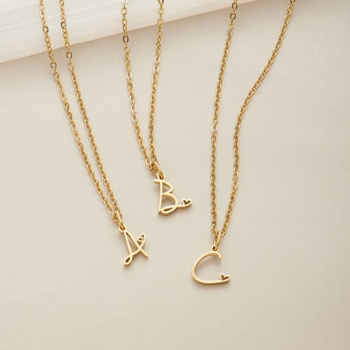 Colar Dourado com Coração e Letra