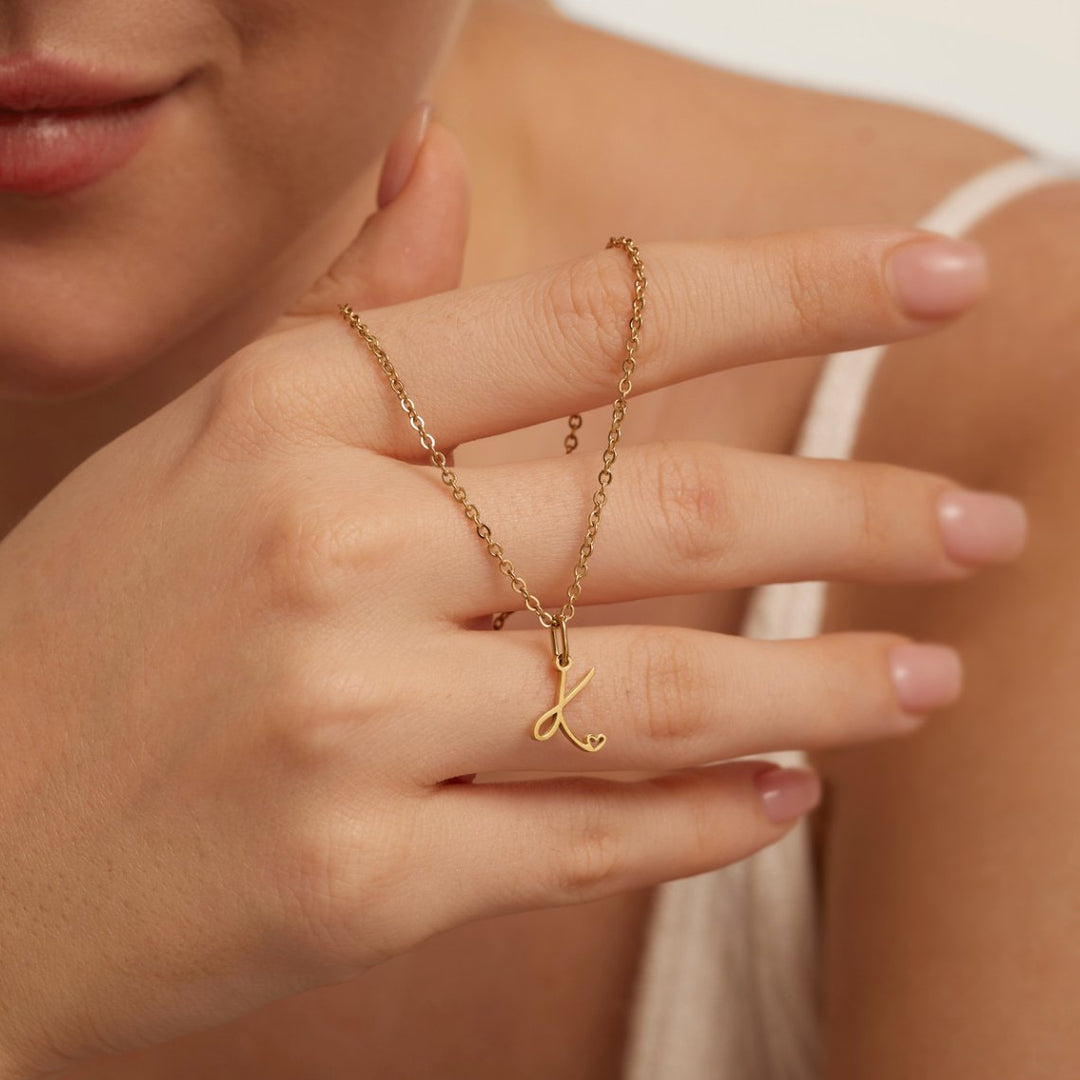 Colar Dourado com Coração e Letra