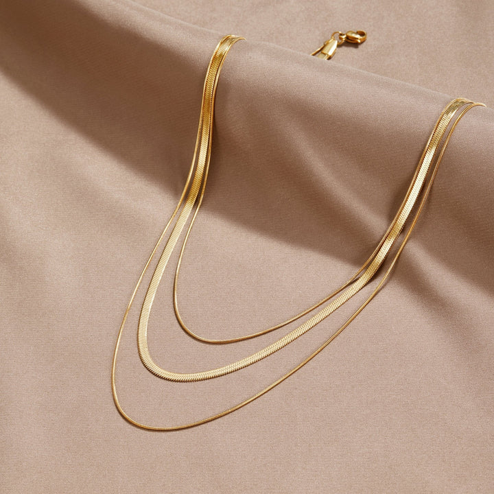 Colar Dourado Multicamadas