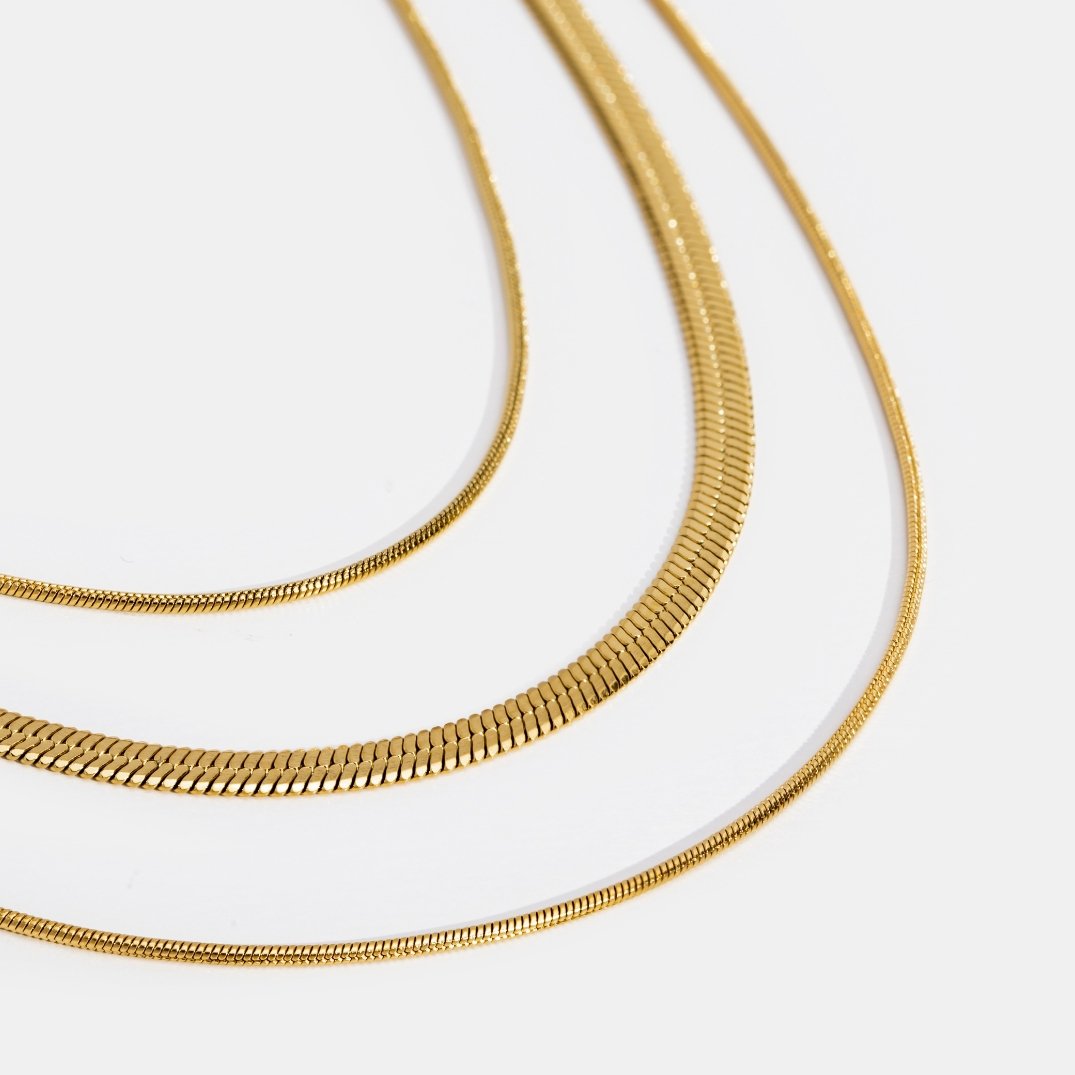 Colar Dourado Multicamadas