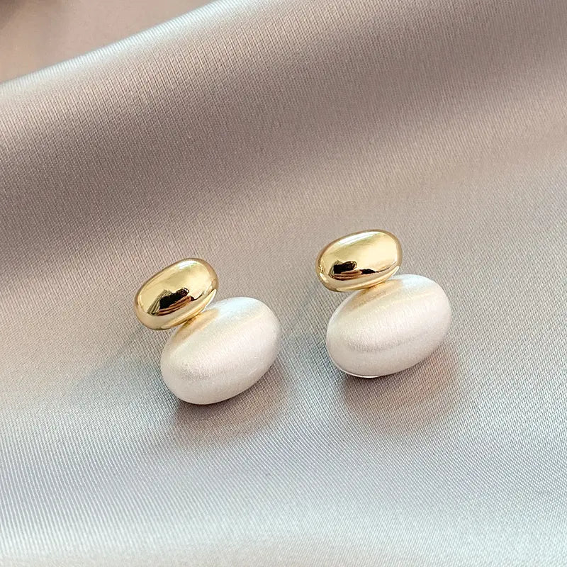 Brincos de Pérola Ovais em Dourado