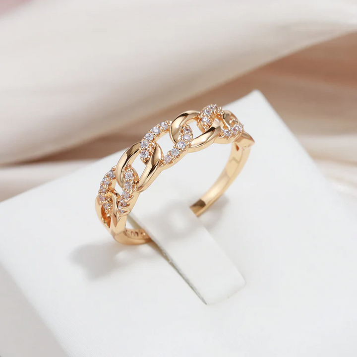 Anel Dourado Elegante de Elos