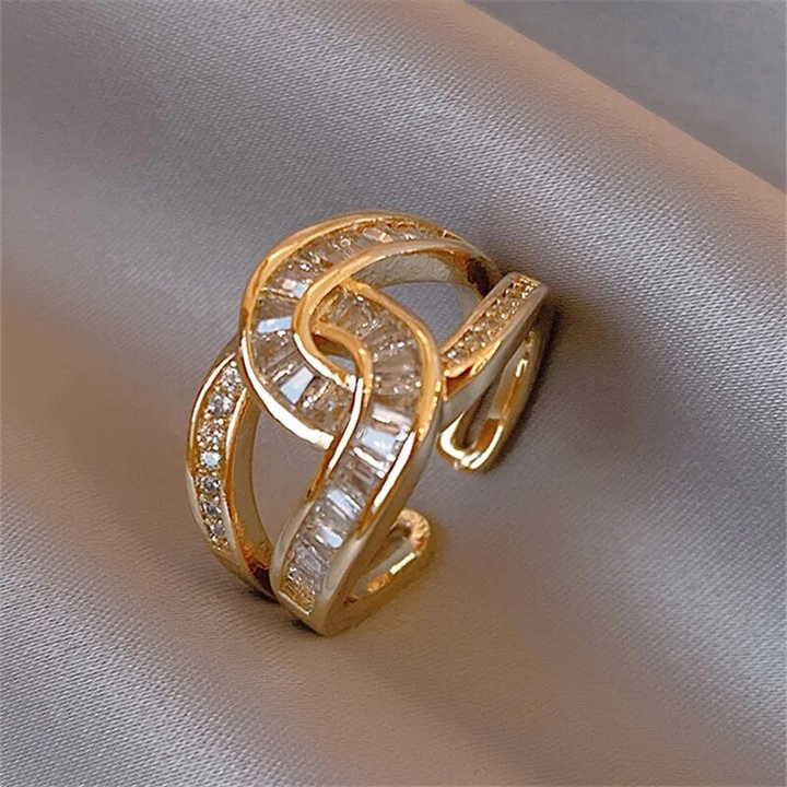 Anel Elegante com Nó
