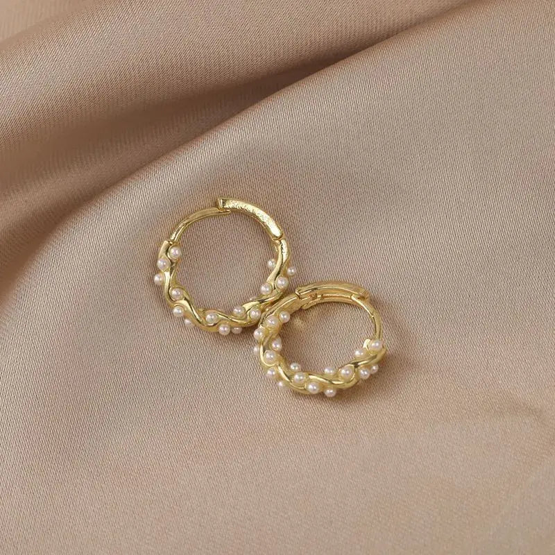 Brincos de Pérola Redondos Elegantes com Embutido
