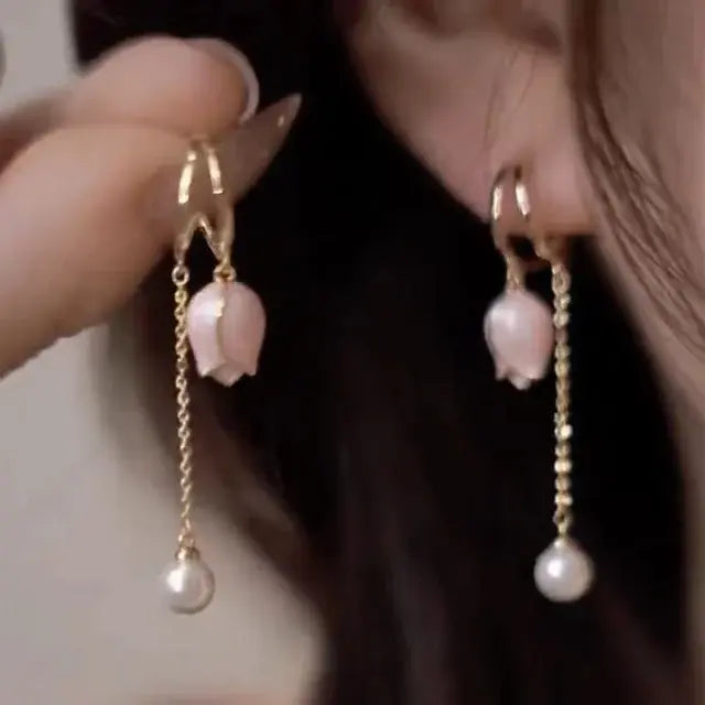 Brincos de Pérola Elegantes com Tulipa Rosa