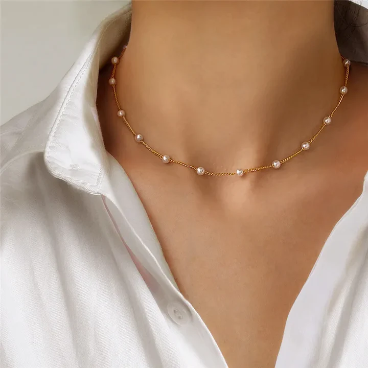 Colar de Pérolas Pequeno e Elegante