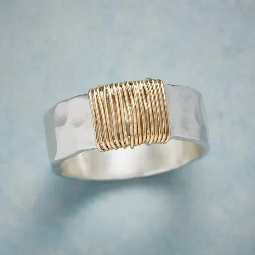 Anel Boho Dourado com Fios