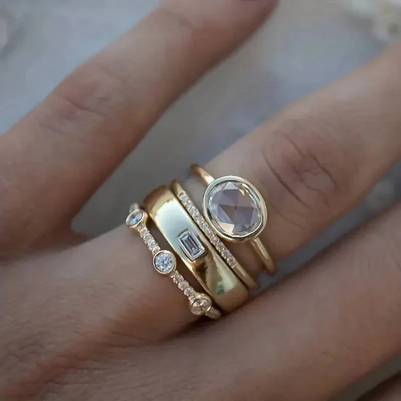 Conjunto de Anéis Vintage Dourados com Zircónias