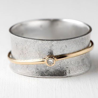 Anel Vintage Prateado com Linha Dourada e Zircónias