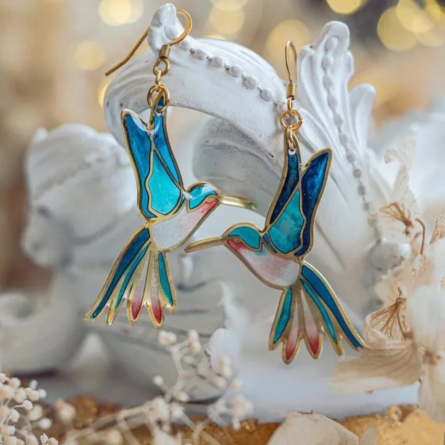 Brincos Pendentes Dourados com Colibri em Esmalte Azul