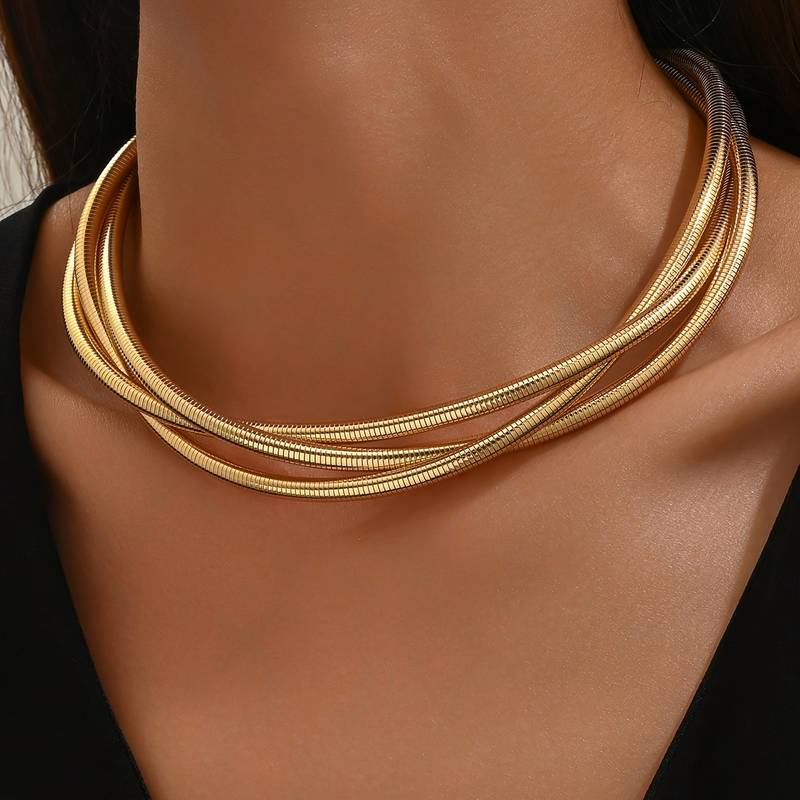 Colar Vintage Dourado em Camadas Intemporal