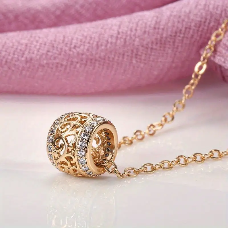 Colar Dourado Radiante e Elegante