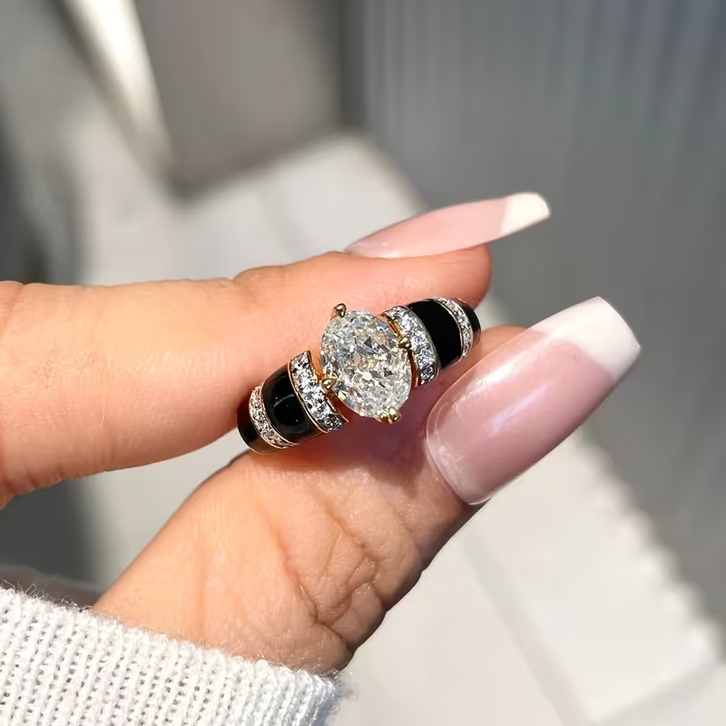Anel Radiante com Esmalte Preto