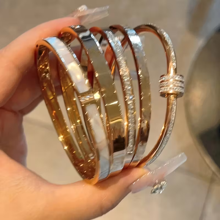 Conjunto de Pulseiras Douradas Radiantes