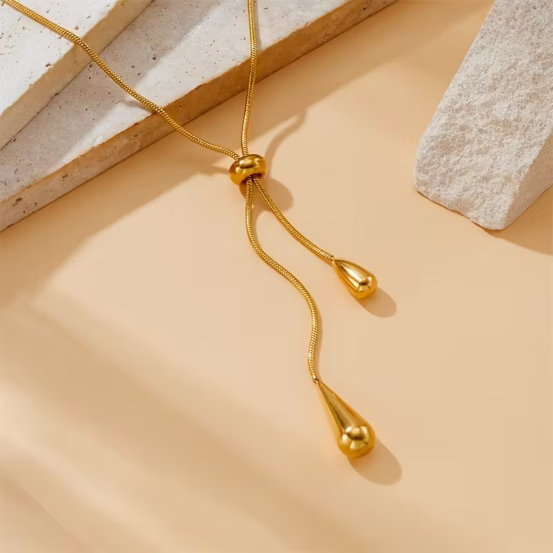 Conjunto Dourado de Joias Pendentes