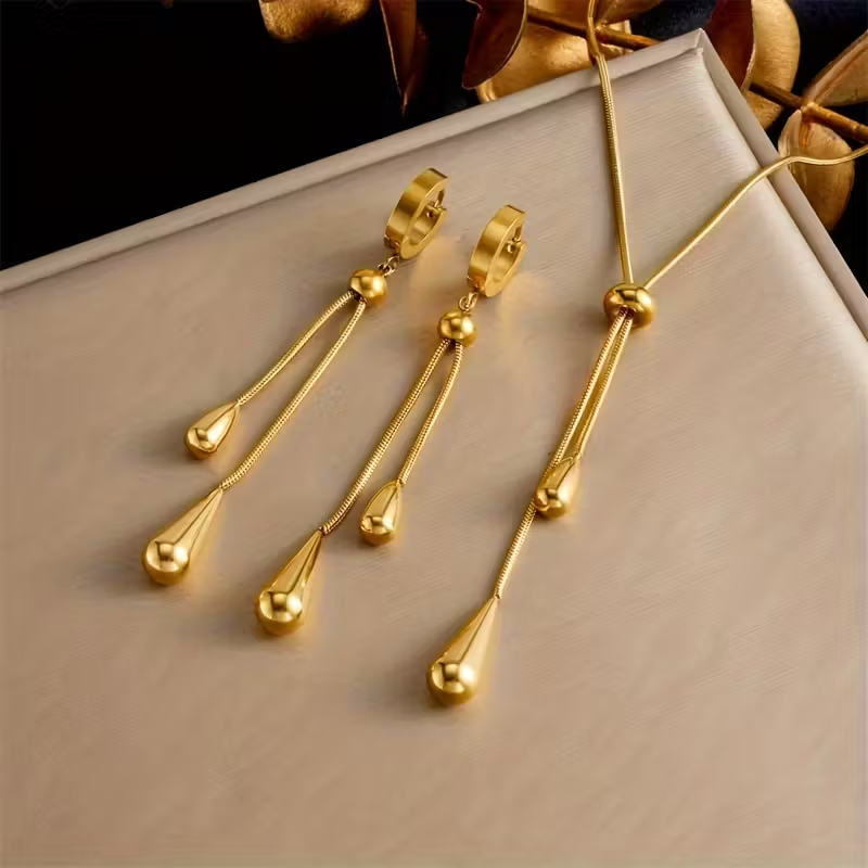 Conjunto Dourado de Joias Pendentes