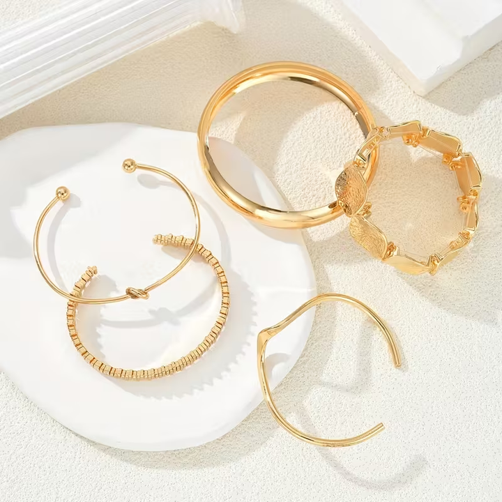 Conjunto Versátil de Pulseiras Douradas Boho