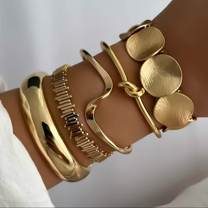 Conjunto Versátil de Pulseiras Douradas Boho