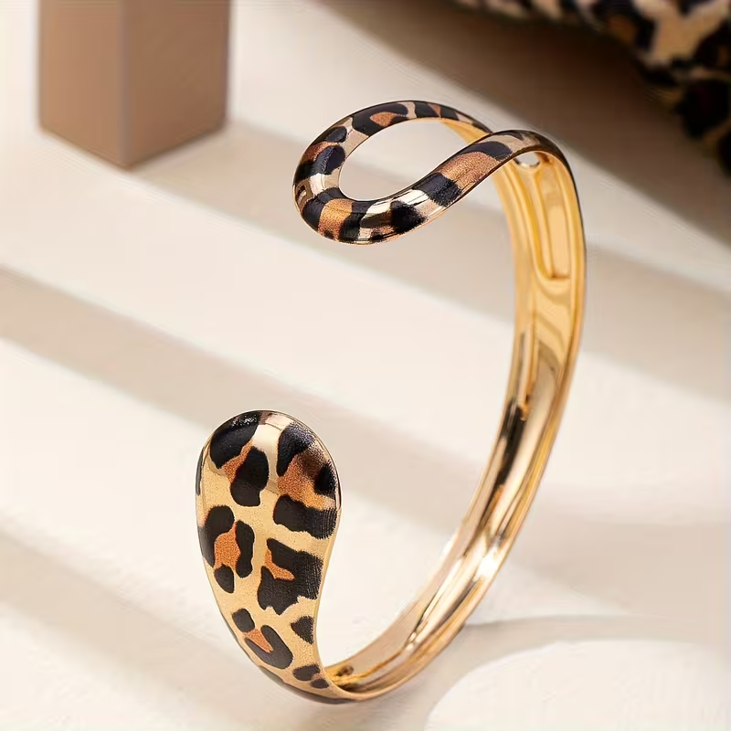 Pulseira Ajustável com Gota Oca